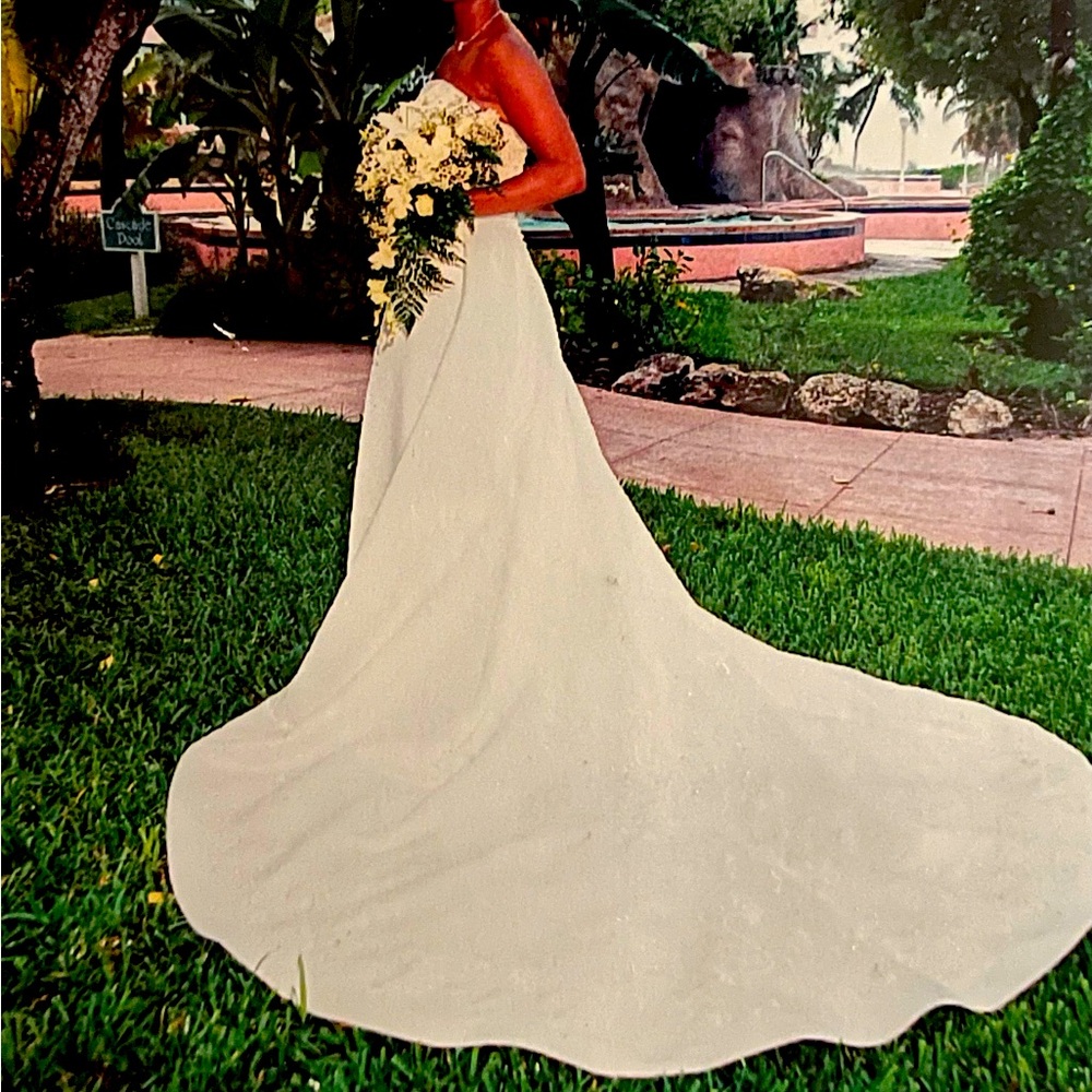 Vintage St. Tropez strapless off white wedding dress with adjustable train.
